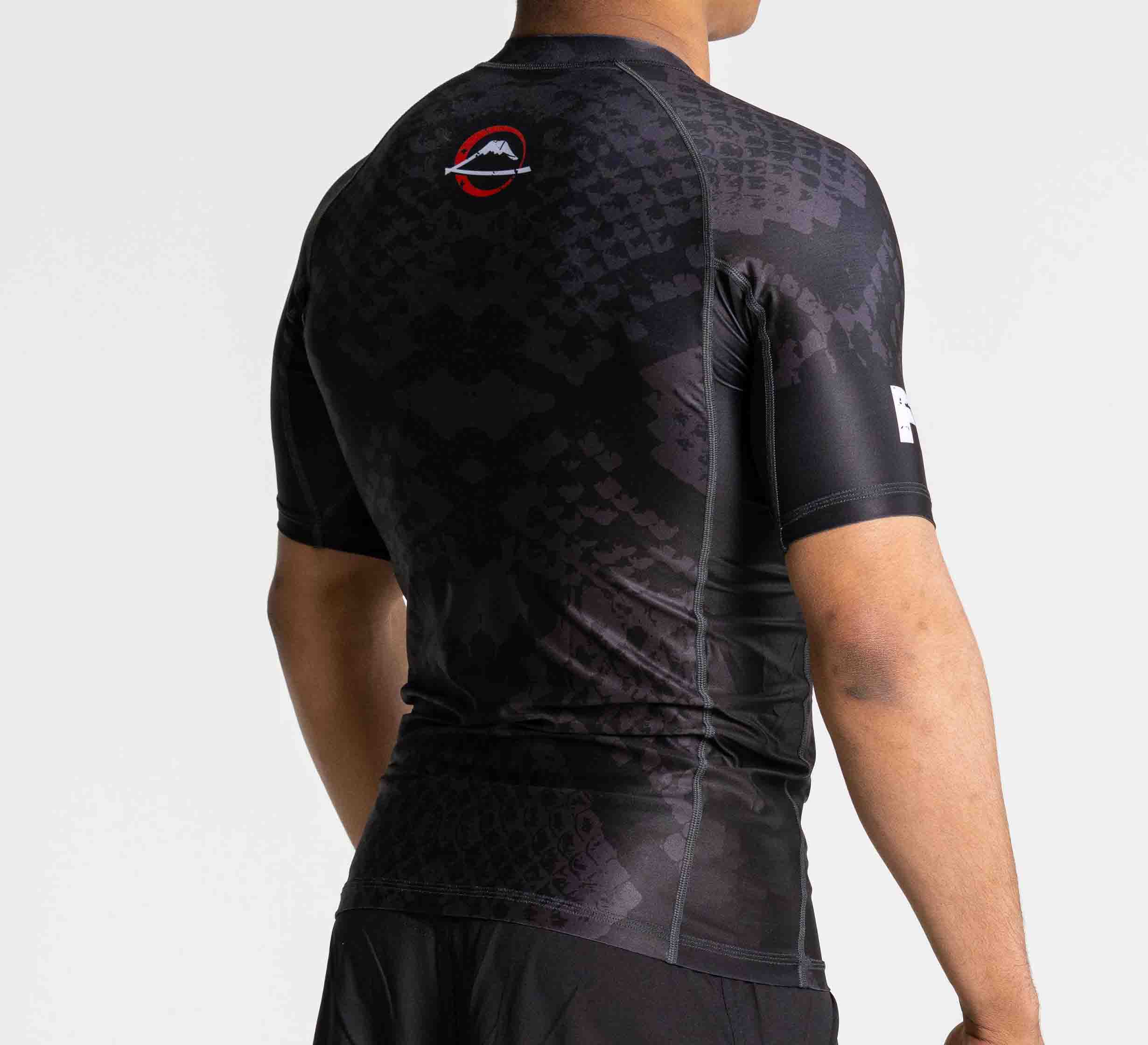 Oni vs. Anaconda Short Sleeve Rashguard Black